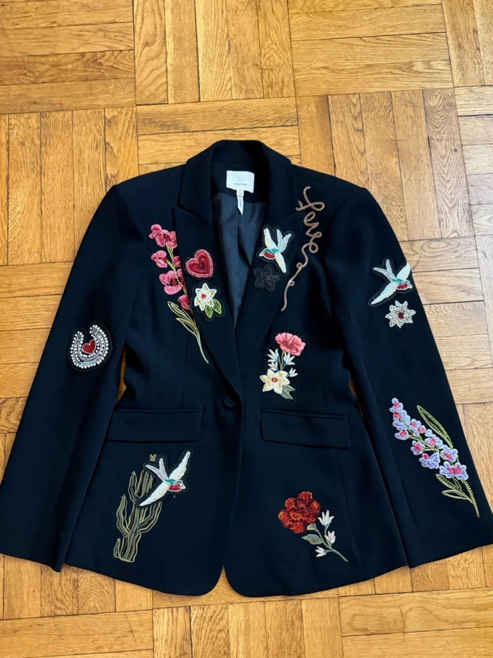 Cinq à Sept
Amour Cheyenne Embroidered Blazer - Picture 6 of 16